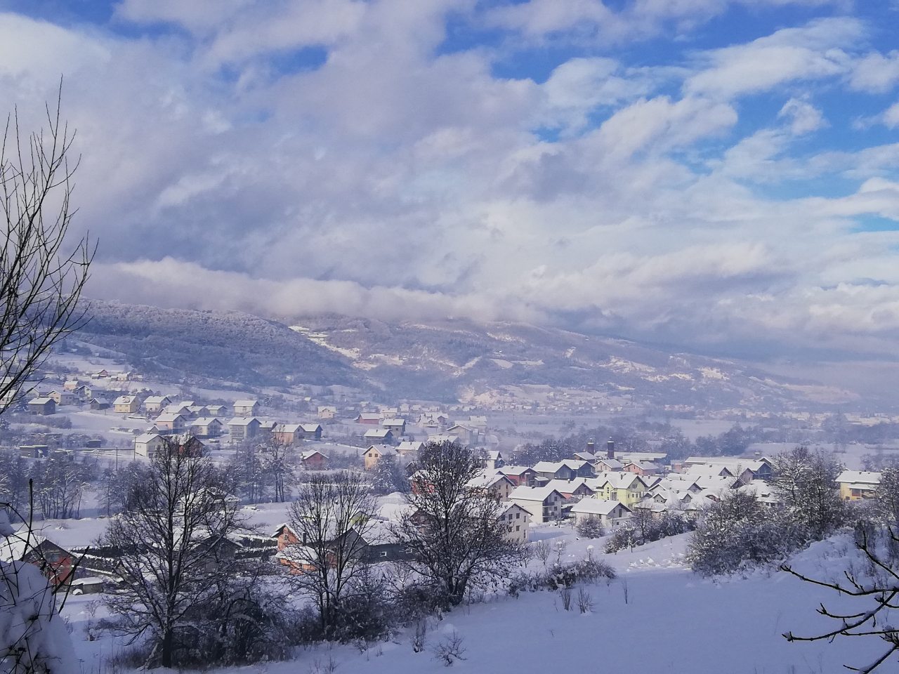 Gornji Vakuf Uskoplje Otežano prometovanje zbog snijega na lokalnim