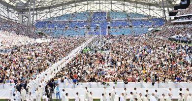 Papa Franjo slavio misu sa 60.000 ljudi