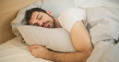 Kardiolozi upozoravaju: Ova navika spavanja značajno povećava rizik od tlaka